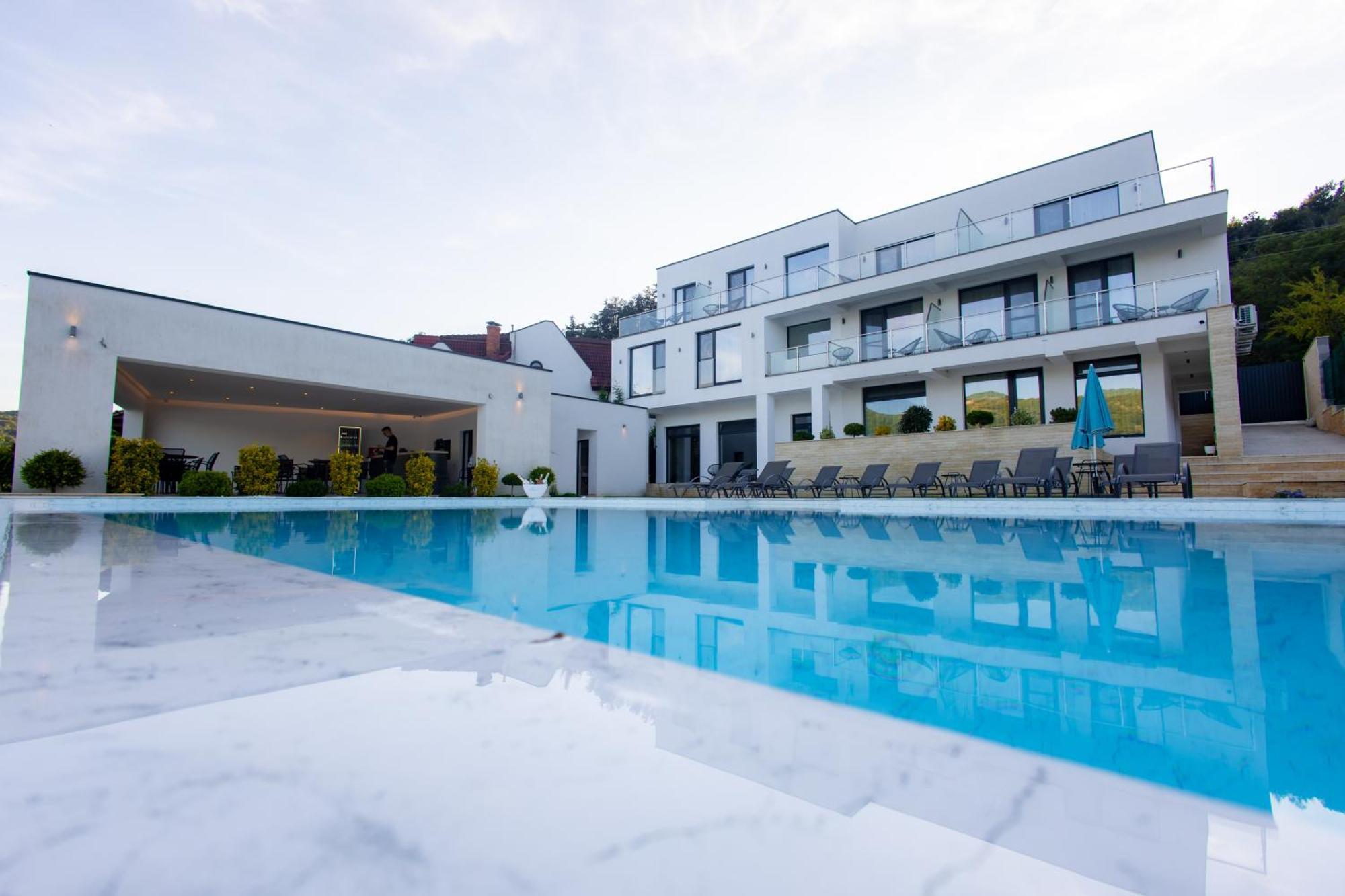 Yrys House - Adults Only Hotel Ieşelniţa Bagian luar foto